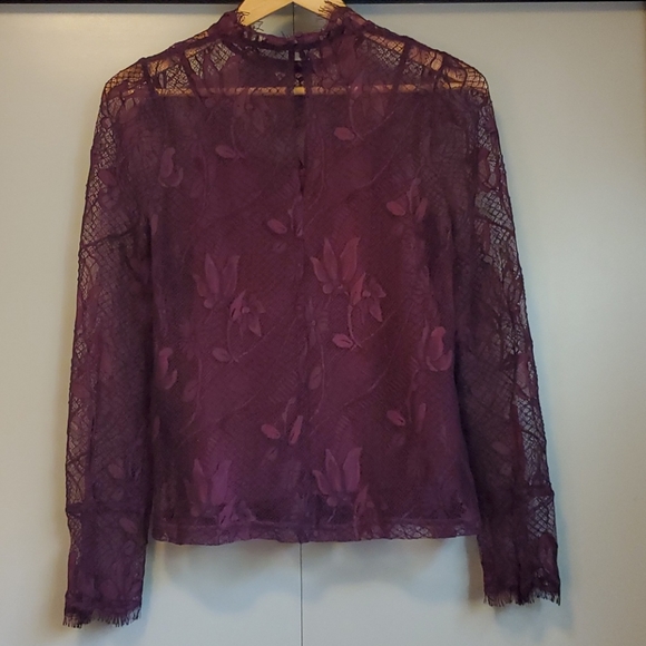 Frnch lace blouse - Picture 6 of 12